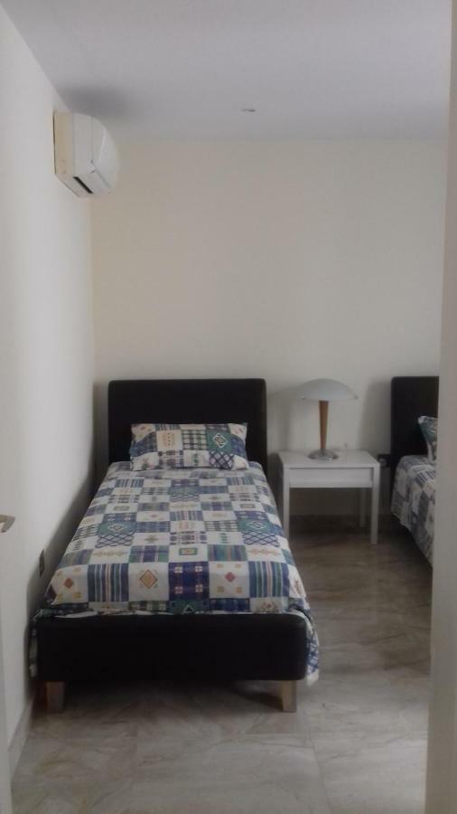 Amathusia Beach Apartment ليماسول المظهر الخارجي الصورة
