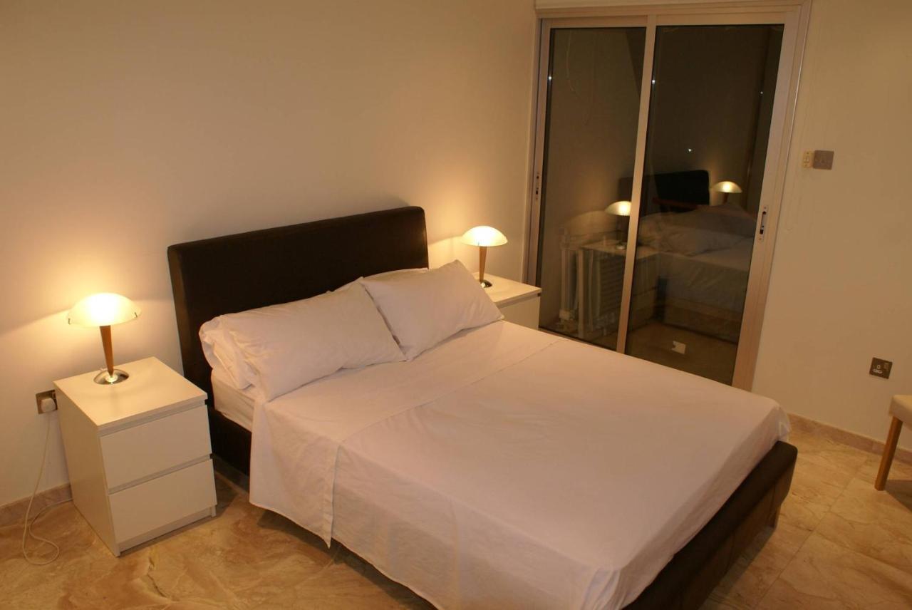 Amathusia Beach Apartment ليماسول المظهر الخارجي الصورة