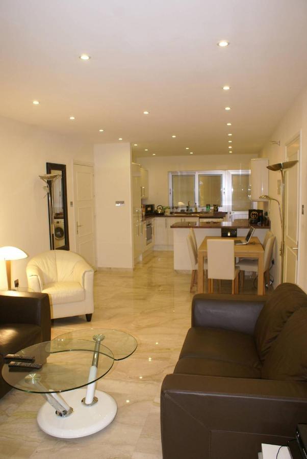 Amathusia Beach Apartment ليماسول المظهر الخارجي الصورة